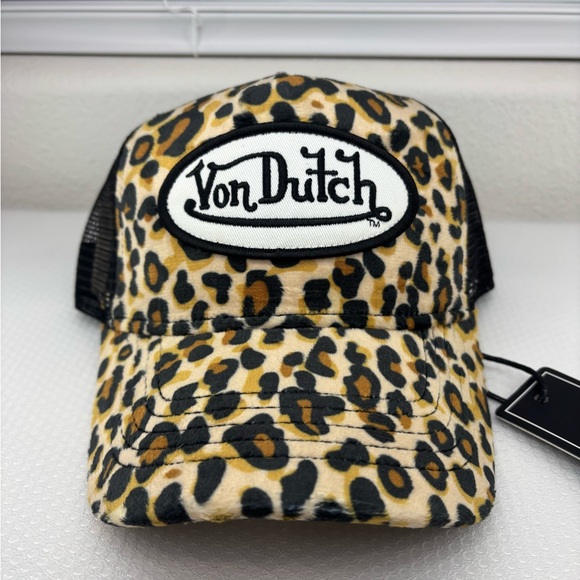 Von Dutch Accessories - Von Dutch Velvet Leopard Trucker Hat